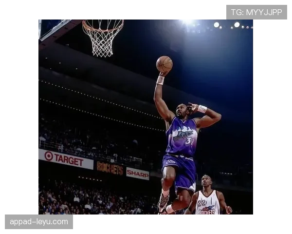 NBA传奇马龙：史上最强大前锋的辉煌征程