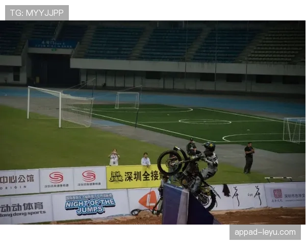 “首尔世界杯体育场山呼海啸，K联赛魔鬼主场氛围再掀狂潮”