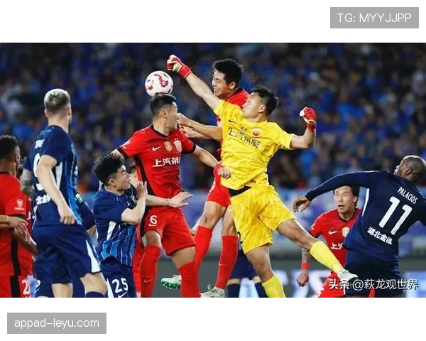 激战京城!中超北京德比战火再燃,双雄争锋引爆球迷热情 激战京城!中超北京德比战火再燃,双雄争锋引爆球迷热情